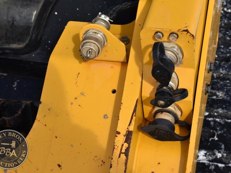 2020-caterpillar-299d3-image-22