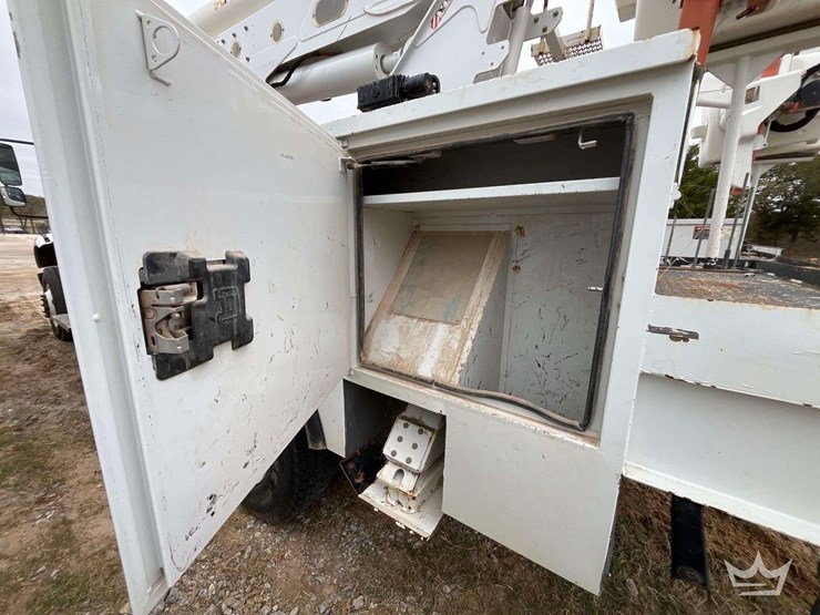 2018-freightliner-m2-106-image-21