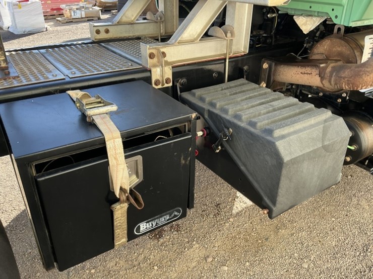 2011-international-7600-image-12