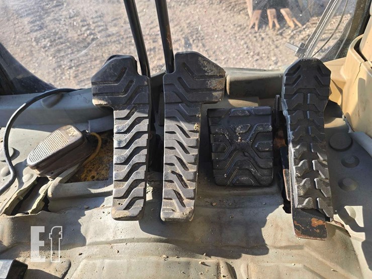 2005-caterpillar-322c-image-22