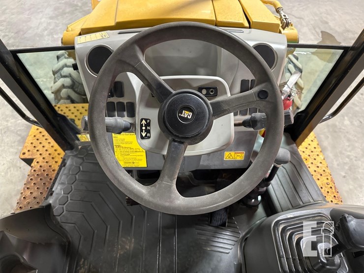 2017-caterpillar-415f2-image-22