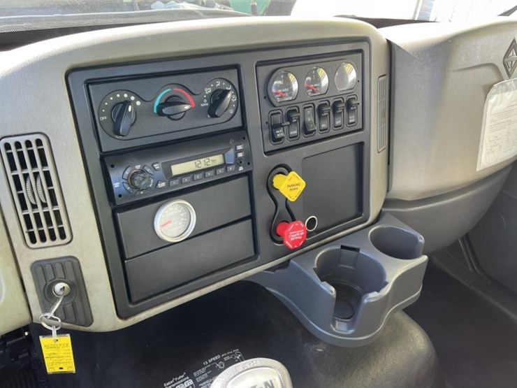 2011-international-7600-image-22