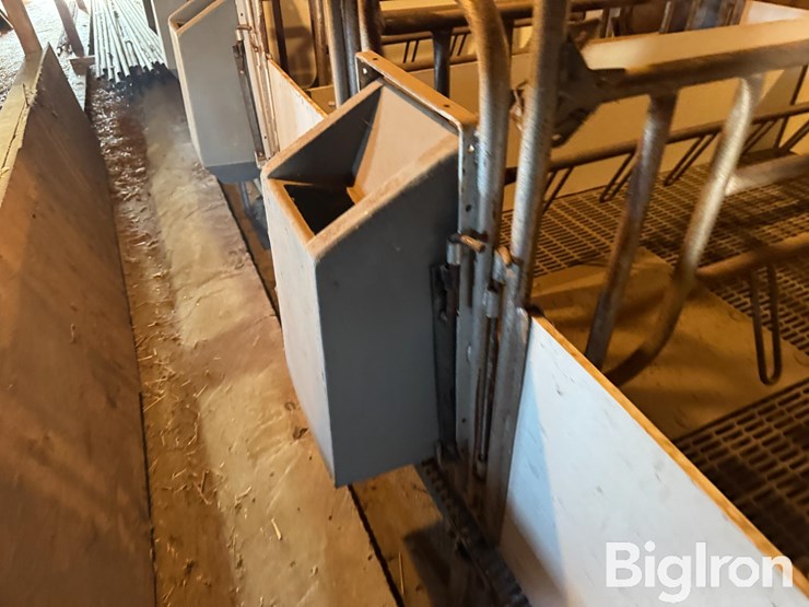 farrowing-crates-w/rubber/steel-floor-image-9