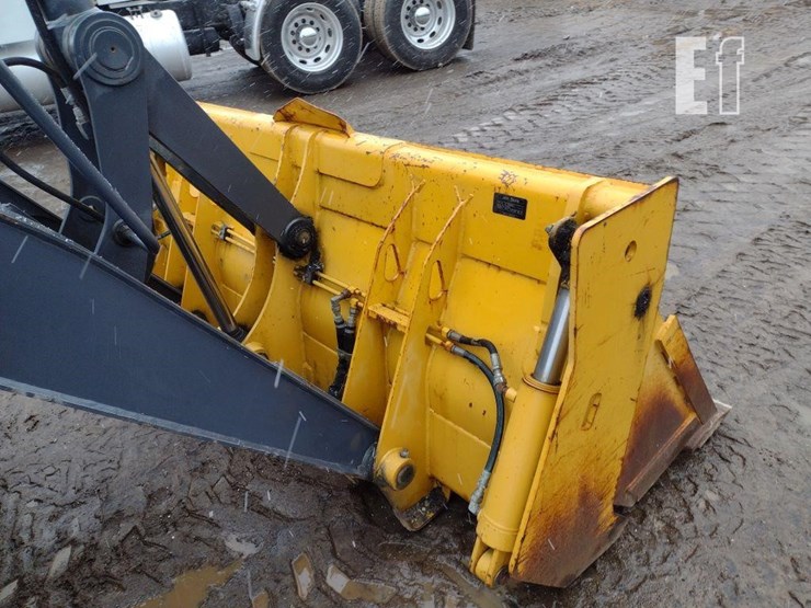 2010-deere-310j-image-14
