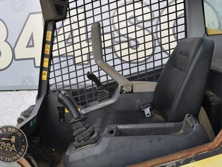 2011-volvo-mc115c-image-18