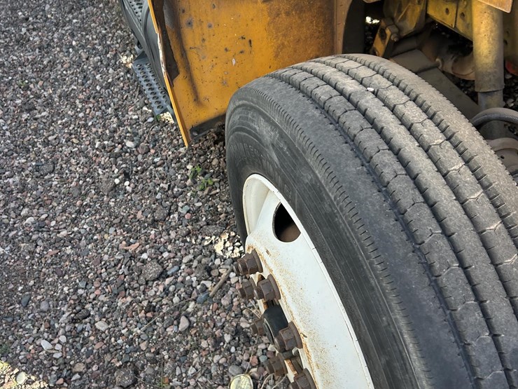 2001-international-4700-image-48