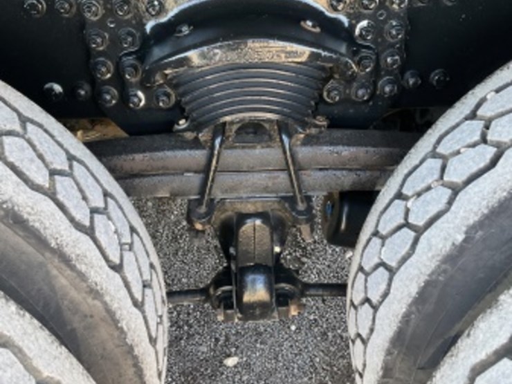 2005-freightliner-m2-dump-truck-image-10