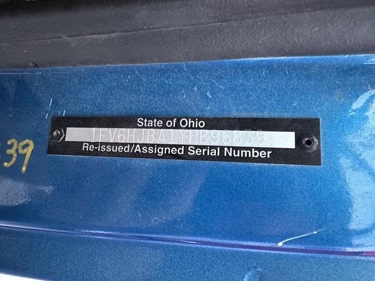 2000-freightliner-fl70-image-2