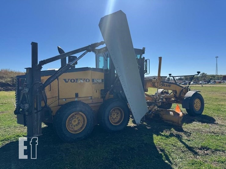 2003-volvo-g746b-image-3