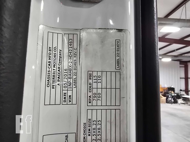 2017-peterbilt-579-image-24