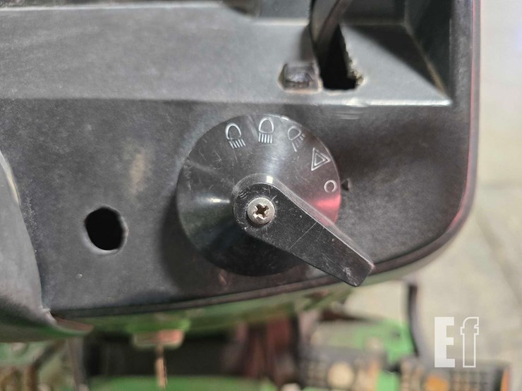 2000-john-deere-5210-image-23