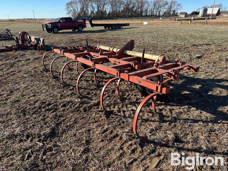 15'-3-pt-chisel-plow-image-5