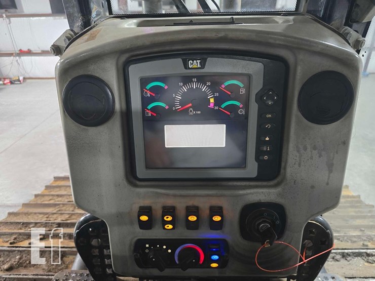 2013-caterpillar-d6n-lgp-image-14