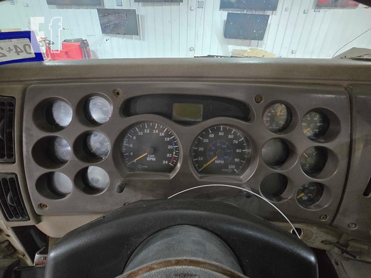 2006-mack-vision-cxn613-image-11