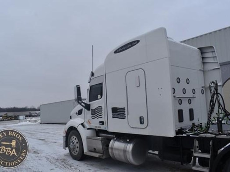 2015-peterbilt-579-image-14