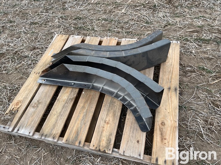 gleaner-combine-straw-spreader-deflectors-image-8