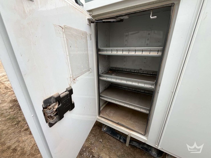 2018-freightliner-m2-106-image-17