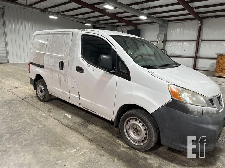 2016-nissan-nv200-image-2