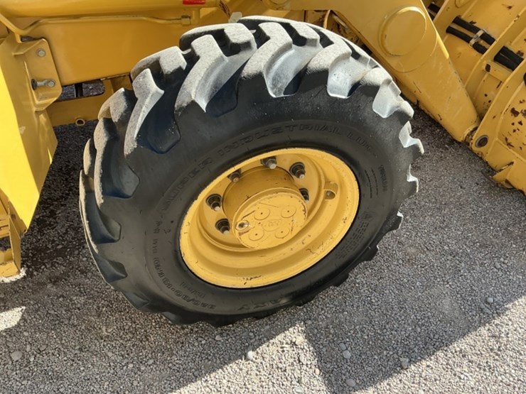 caterpillar-420d-image-17