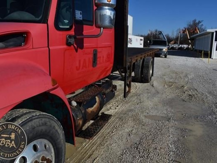 2007-international-durastar-4300-image-11