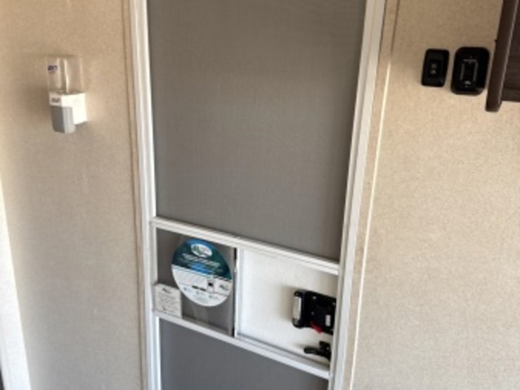 2019-forest-river-smt251ssxl-ca-toy-hauler-image-21