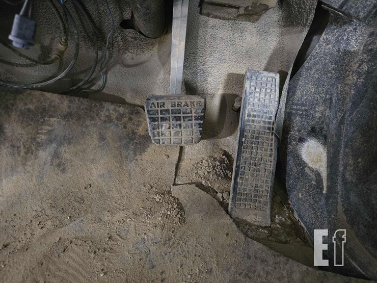 1998-ford-f800-image-12