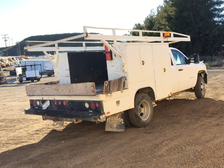 2012-chevrolet-3500hd-image-3