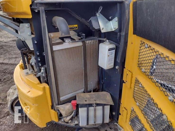 2022-deere-26g-image-44