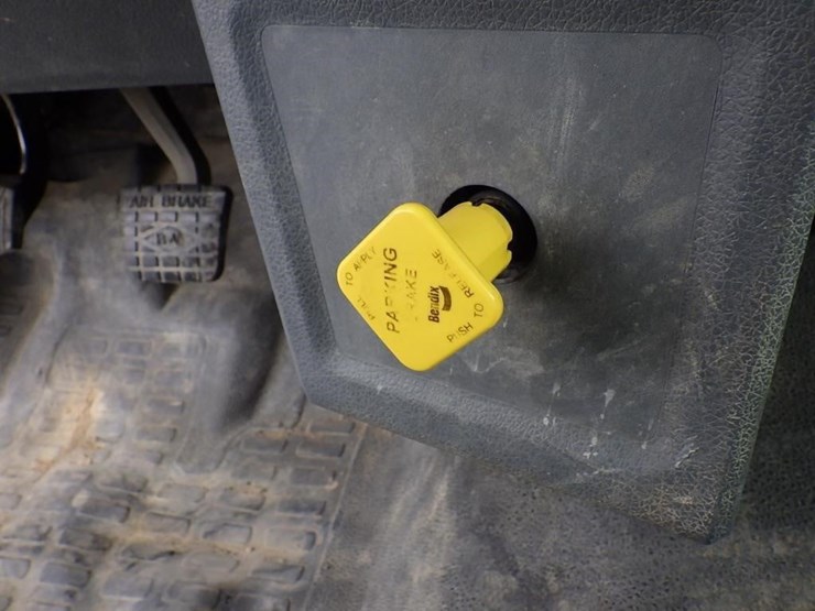 2015-ford-f750-image-28