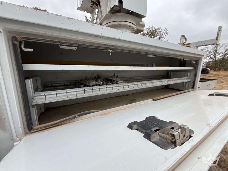 2020-freightliner-m2-106-image-17