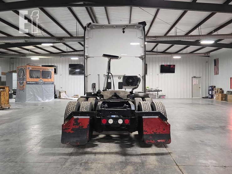 2019-kenworth-t680-image-8