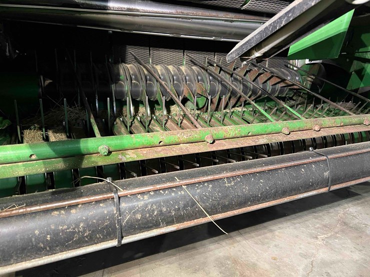 john-deere-561m-image-21