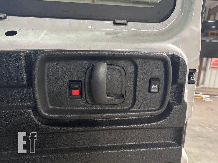 2017-chevrolet-express-2500-image-17