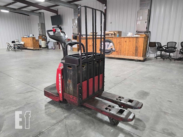 raymond-8400-image-2