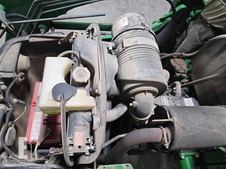 john-deere-3320-image-27