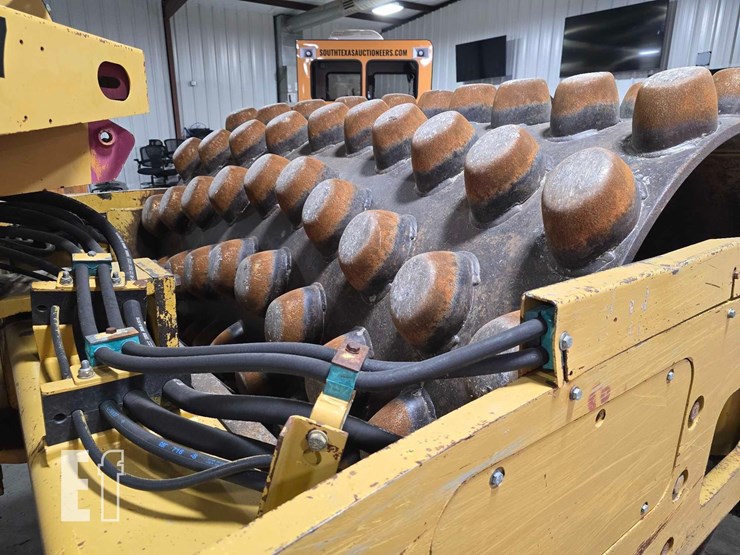 2005-caterpillar-cp-563e-image-15