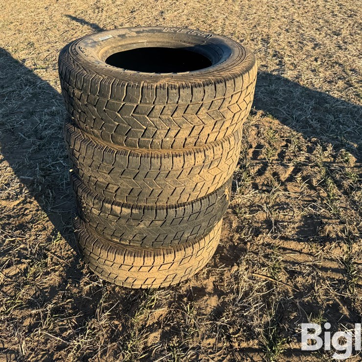 Kelly 265/70R17 Tires