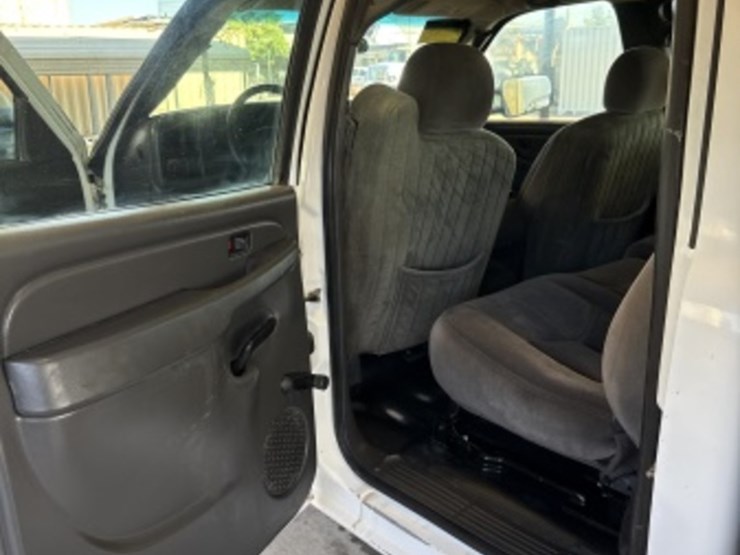 2005-gmc-sierra-3500-image-27