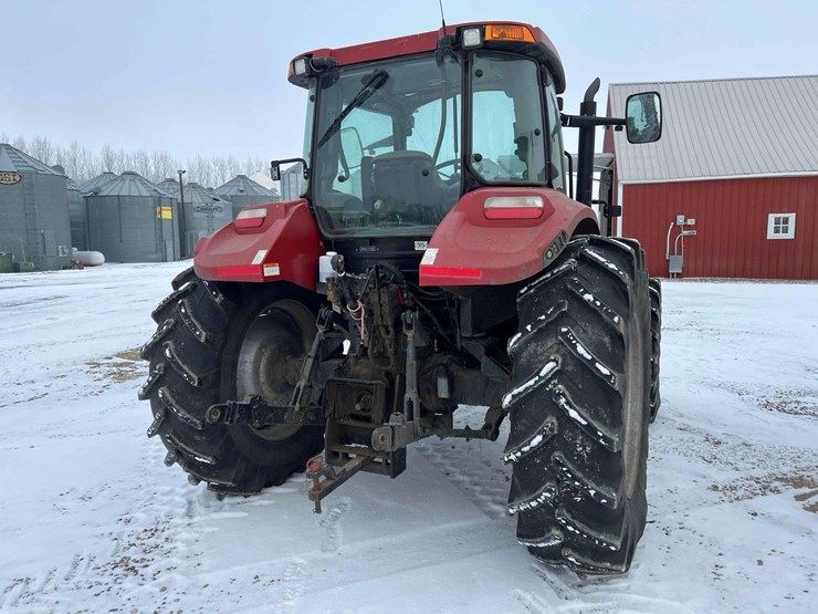 2014-case-farmall-115u-tractor-image-10