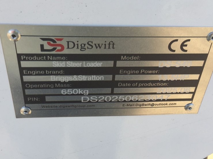 unused-2025-digswift-dss40-stand-on-compact-track-image-12