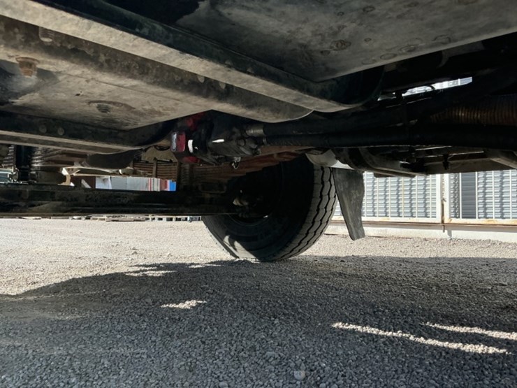 1999-freightliner-fl80-image-38