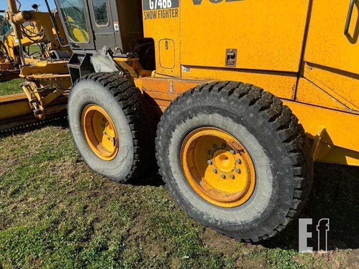 2003-volvo-g746b-image-11