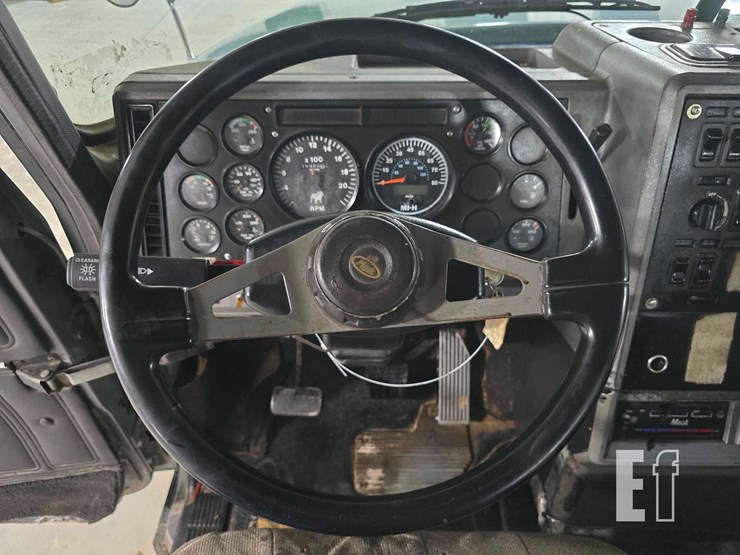 2000-mack-ch613-image-28