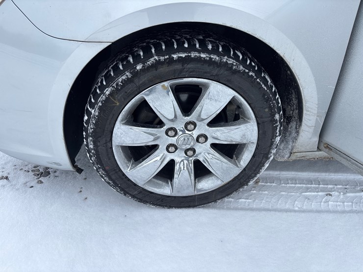 #1114-•-2010-buick-lacrosse-passenger-car-image-23