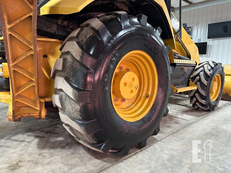 2017-caterpillar-415f2-image-36