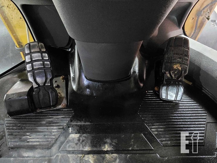 2015-caterpillar-930m-image-14