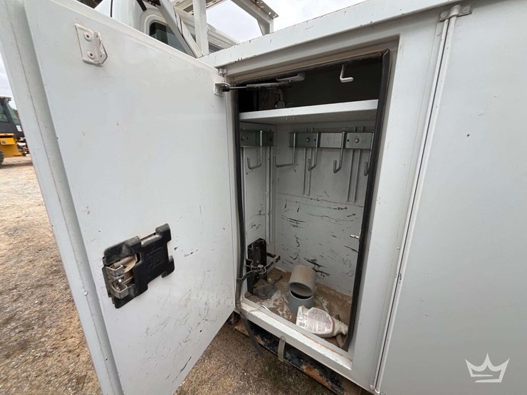 2020-freightliner-m2-106-image-15