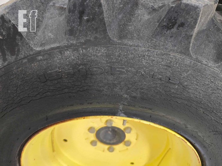 john-deere-3320-image-24