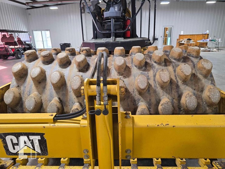 2012-caterpillar-cp56b-image-14