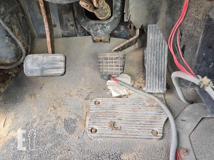 2007-mack-granite-cv713-image-11